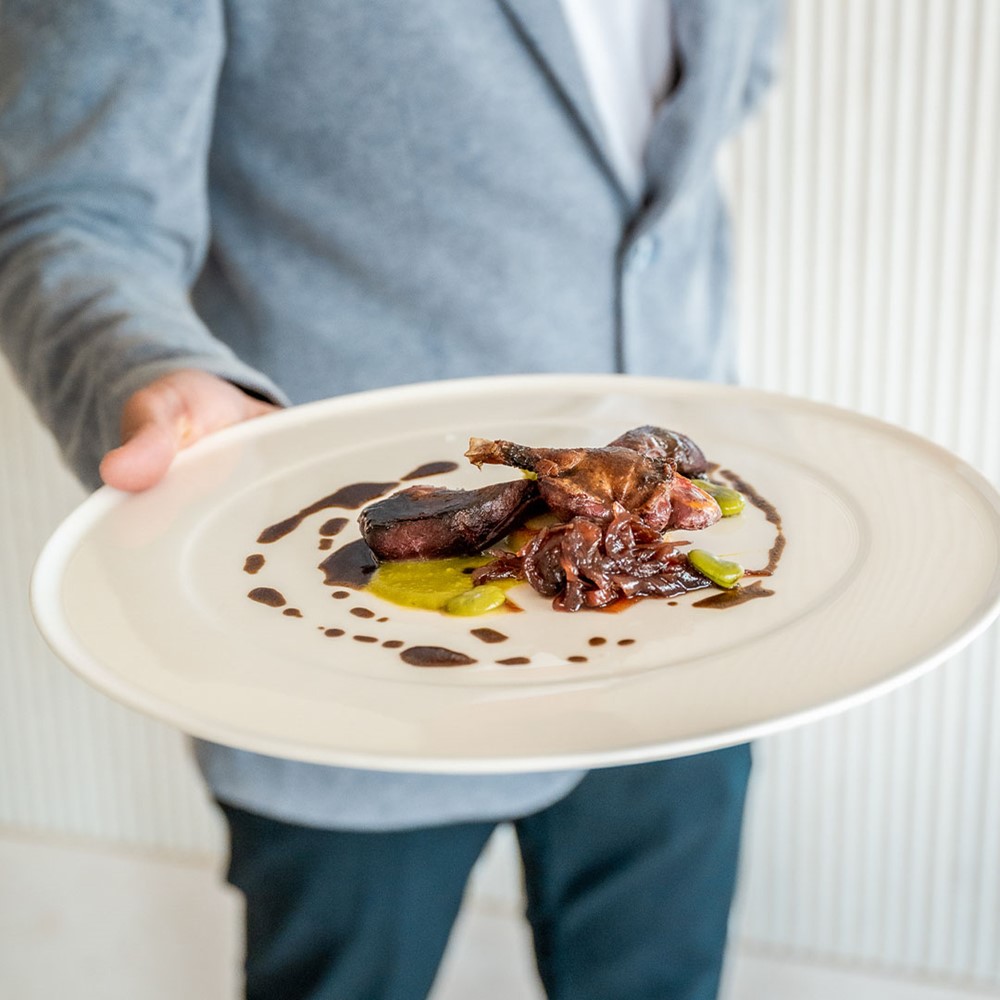 Offers Gourmet Experience